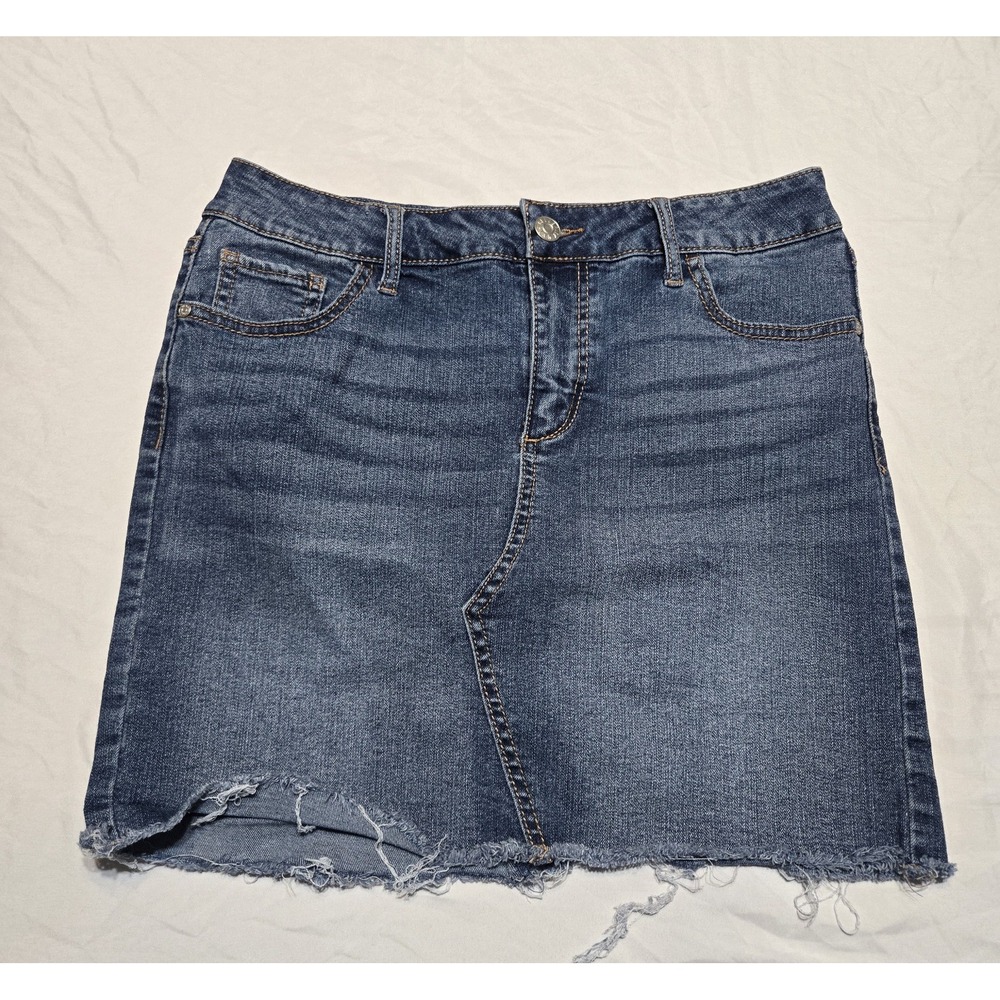 Celebrity Pink‎ Denim Jean Mini Skirt Raw Fray Hem Blue Medium Wash Size 7/28